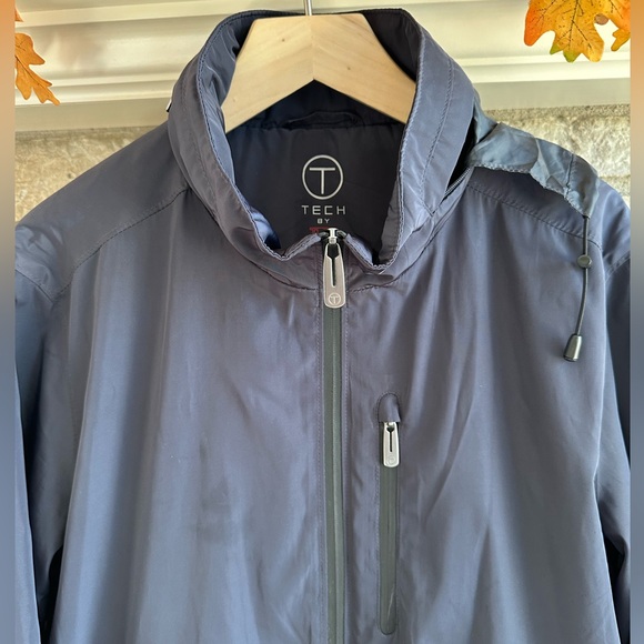 TUMI Tech JACKET Mens NAVY STOW Hood/Jacket Zip-up Windbreaker Water Resistant M - Picture 3 of 16